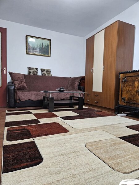 Matei Ambrozie, 3 camere,